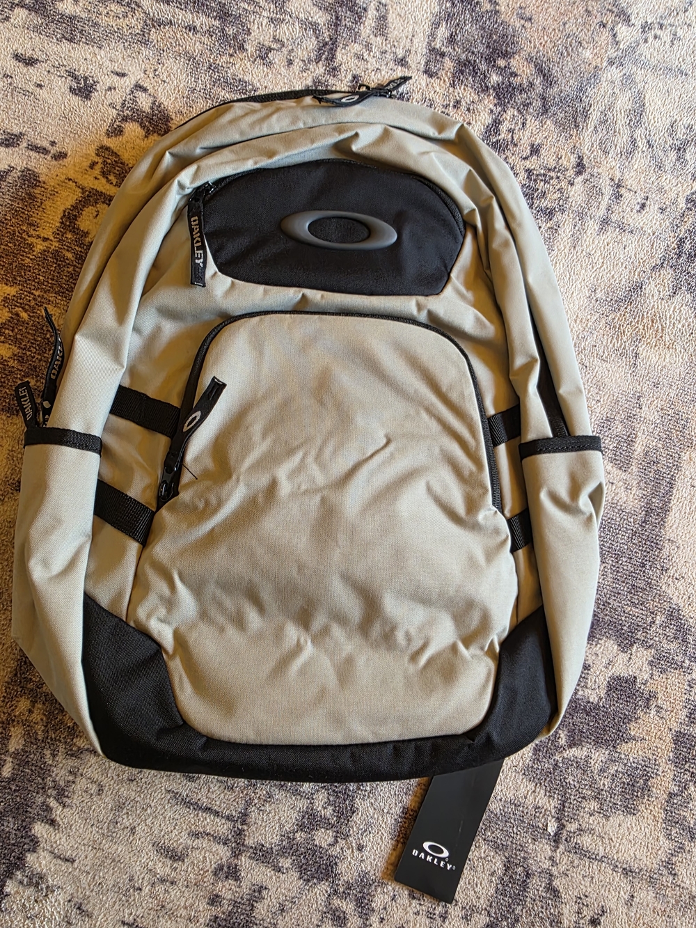 Oakley Men's Stone Gray  Everyday Backpack 24L. Gearbox 5 Speed.